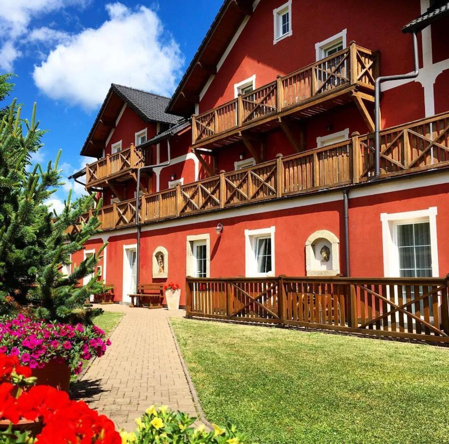 Hotel Barborka Přední Výtoň エクステリア 写真